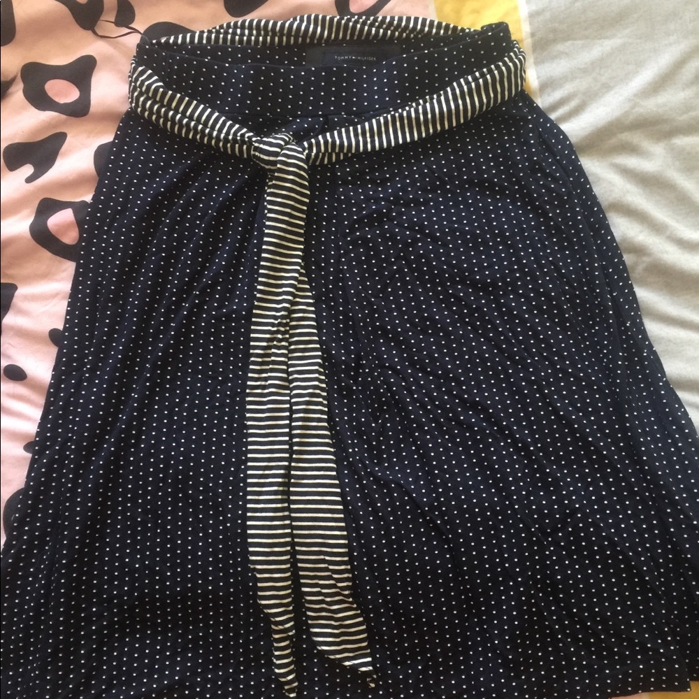 Knee length skirt with belt.